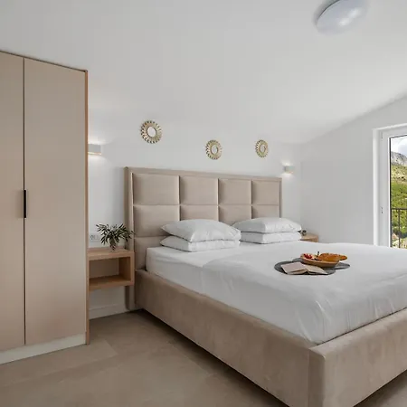 Luxurious 7-bedroom Mi With Private Pool, 500m From The Sumpetar
