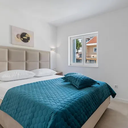 Luxurious 7-bedroom Mi With Private Pool, 500m From The Villa
