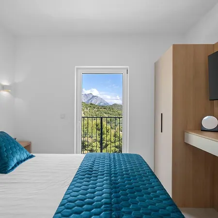 Luxurious 7-bedroom Mi With Private Pool, 500m From The Sumpetar