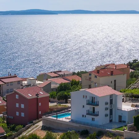 Luxurious 7-bedroom Mi With Private Pool, 500m From The Villa Sumpetar