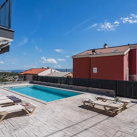 Luxurious 7-bedroom Mi With Private Pool, 500m From The Villa Sumpetar