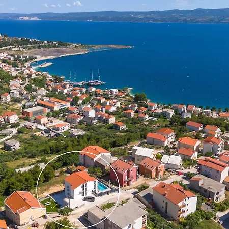 Luxurious 7-bedroom Mi With Private Pool, 500m From The Villa