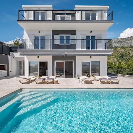 Luxurious 7-bedroom Mi With Private Pool, 500m From The * Sumpetar